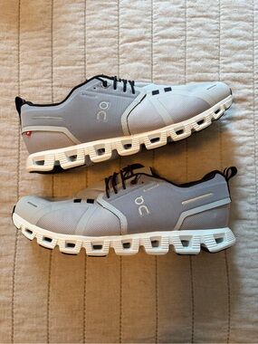 On Running Women’s Cloud Waterproof Sneakers - Light Gray/White 9.5